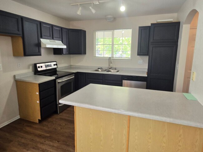 Foto del edificio - 3 Bedroom 2.5 Bath in Great Location