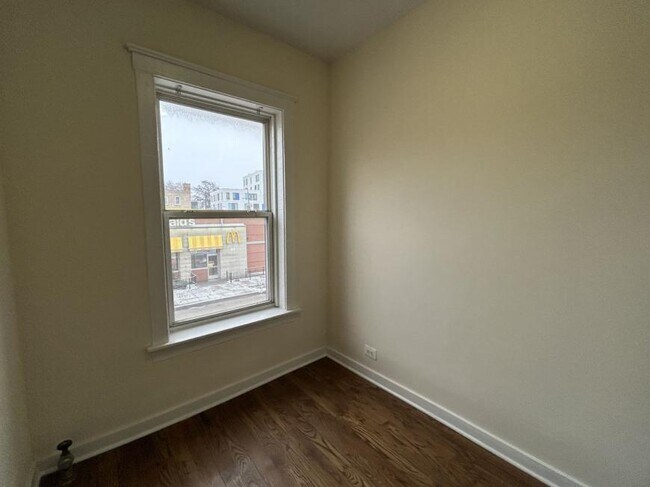 Foto del edificio - 0 bedroom in Chicago IL 60646