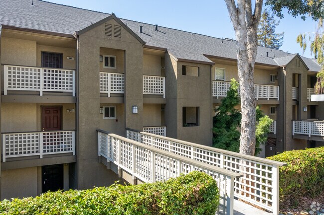 Building Photo - Montierra Condos