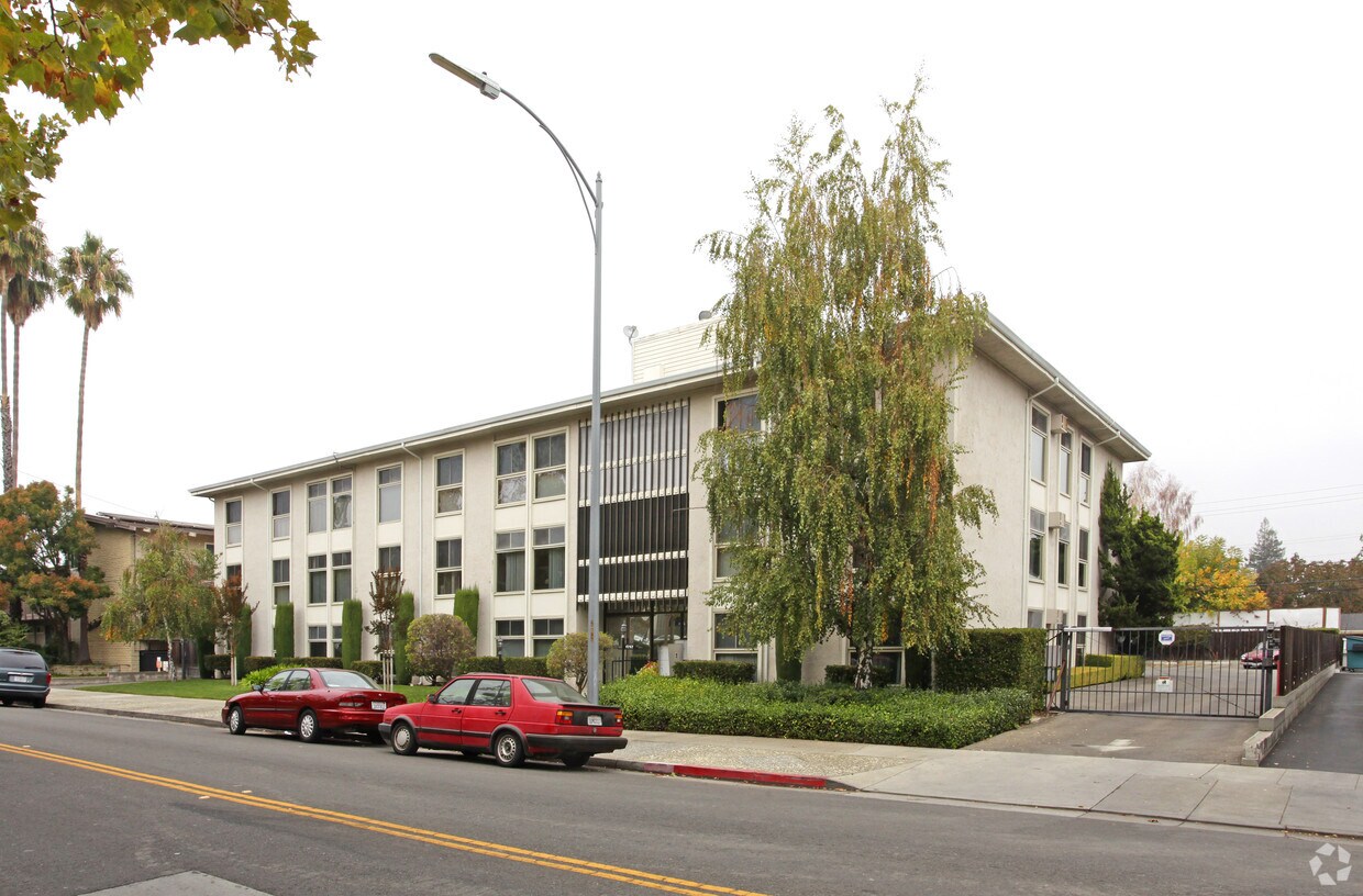 Foto del edificio - 4747 Atherton Ave