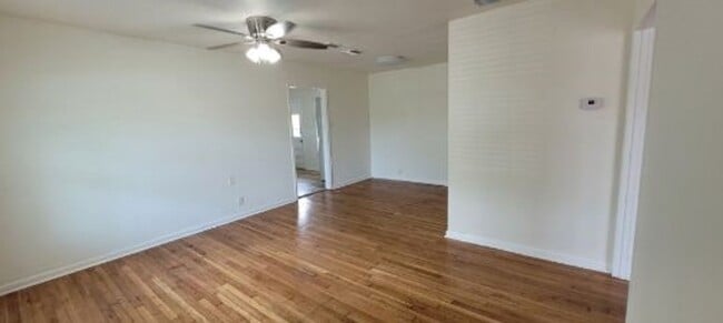 Building Photo - ALAMO HEIGHTS GEM