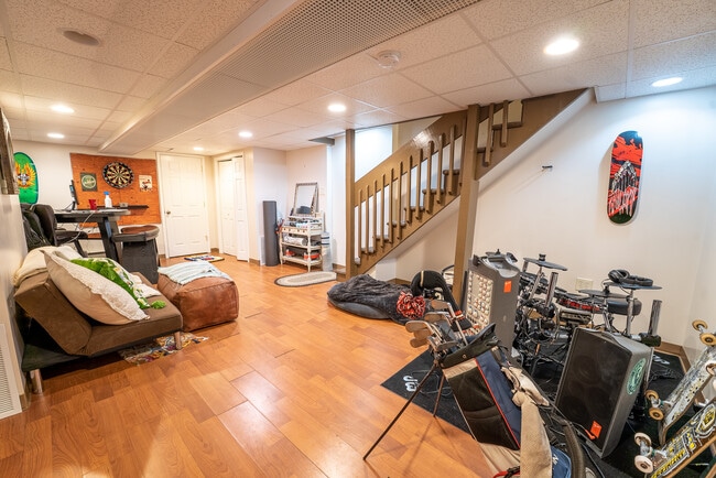 Den - 347 Washington Ave