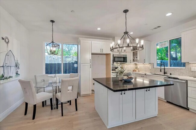 Foto del edificio - 10474 McVay Ave