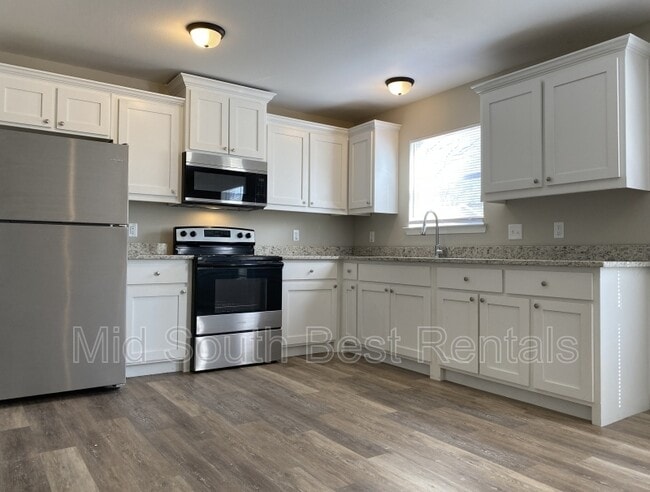 Building Photo - Move in special: 50% OFF your First Month'...