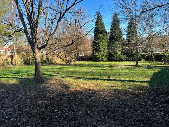 Foto del edificio - 2580 Millbrook Dr
