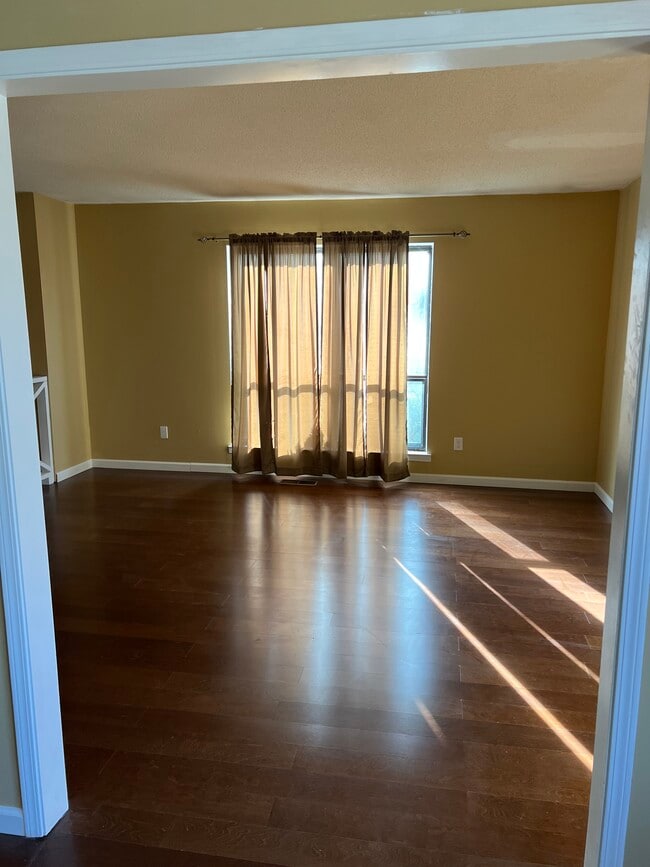 Foto del edificio - 821 Pine Forest Cir