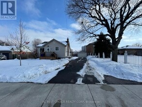 Building Photo - 345 Hawkridge Ave