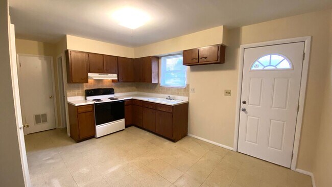 Building Photo - 340 Velde Street