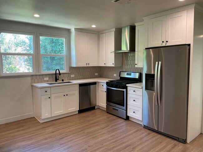 Building Photo - 1201 S Orange Grove Ave