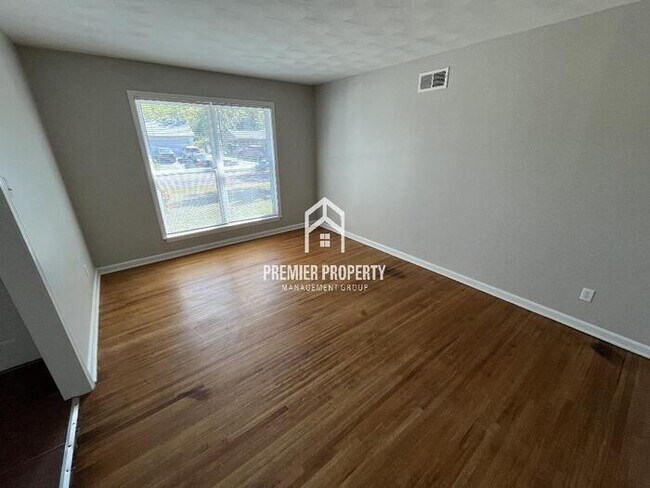 Building Photo - 4005 Bernadine Dr