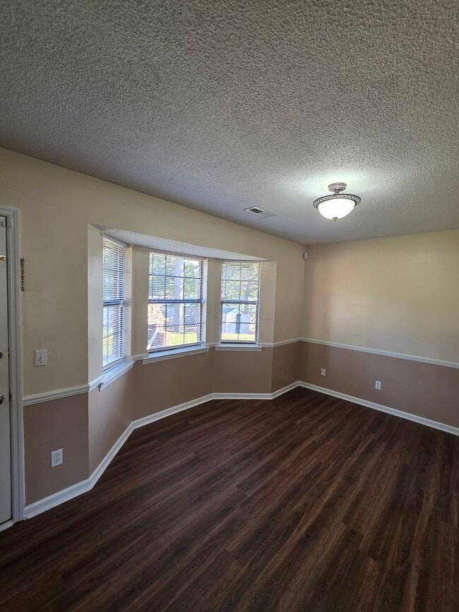 Building Photo - Updated Photos To Come Soon!