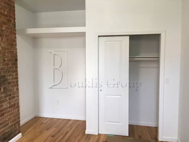 Building Photo - 2042 Steinway St