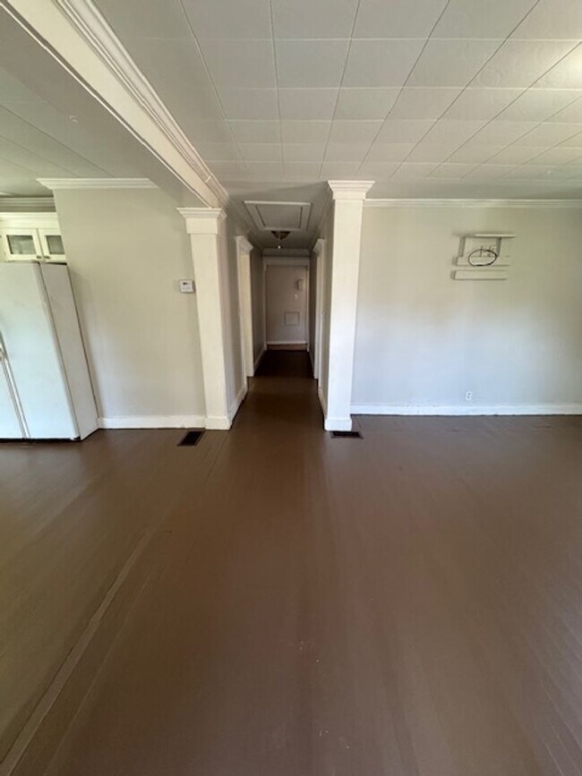 Foto del edificio - Renovated 3 bedroom 2 Bath Home with Driveway