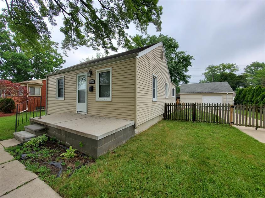 Primary Photo - 3 Bedroom Ranch, Hardwood Floors, Recessed...