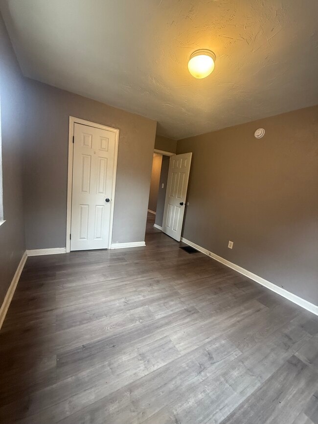 Building Photo - 411 Rayburn