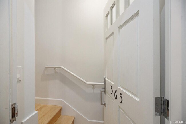 Building Photo - 565 33rd Ave