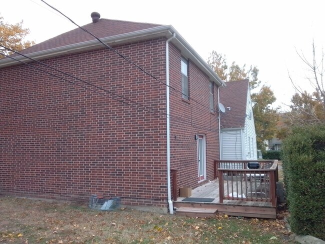 Building Photo - 1013 Illinois St