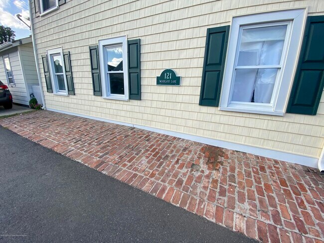 Foto del edificio - 121 Woodland Ln