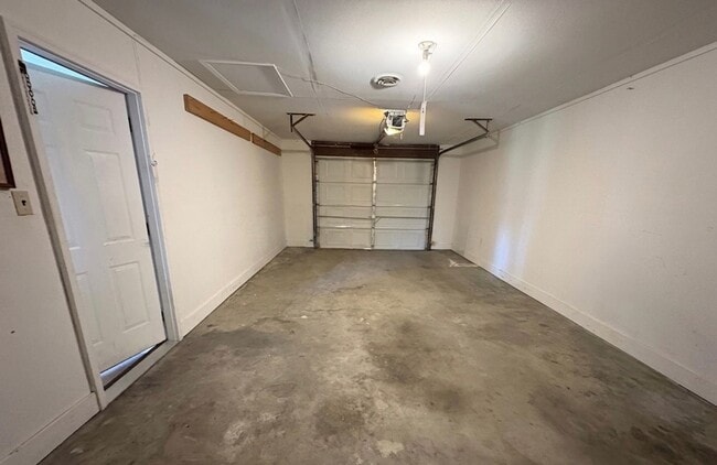 Building Photo - Charming 3-bedroom Home in Wamego close to West Elementary School