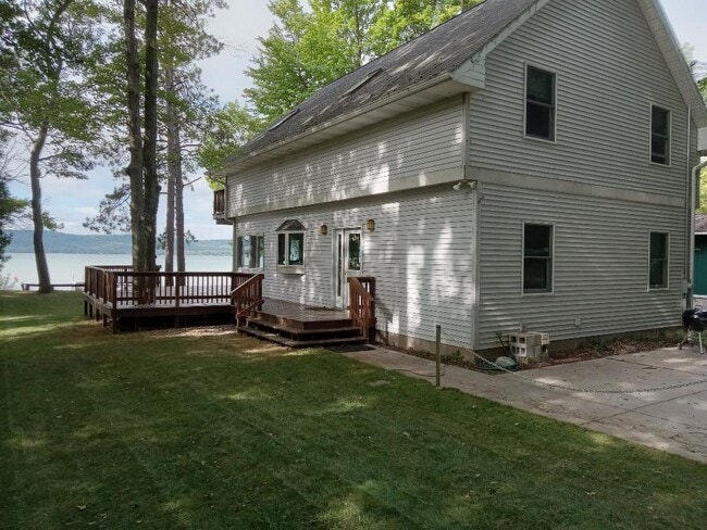 Building Photo - 8077 Woodland Dr