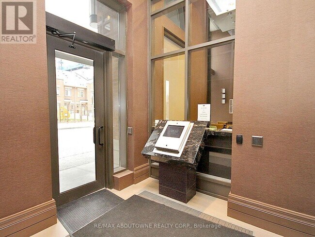 Photo du bâtiment - 385 Prince of Wales Dr