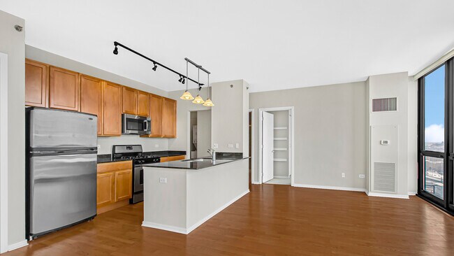 Building Photo - 210 S Desplaines St