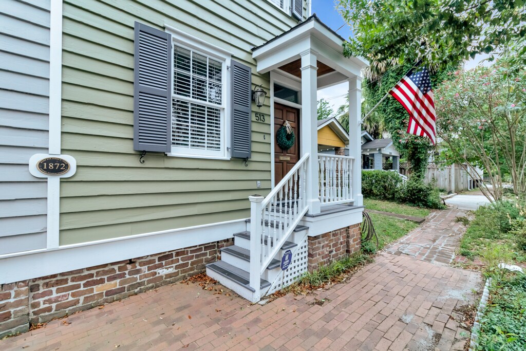Primary Photo - 513 E Harris St