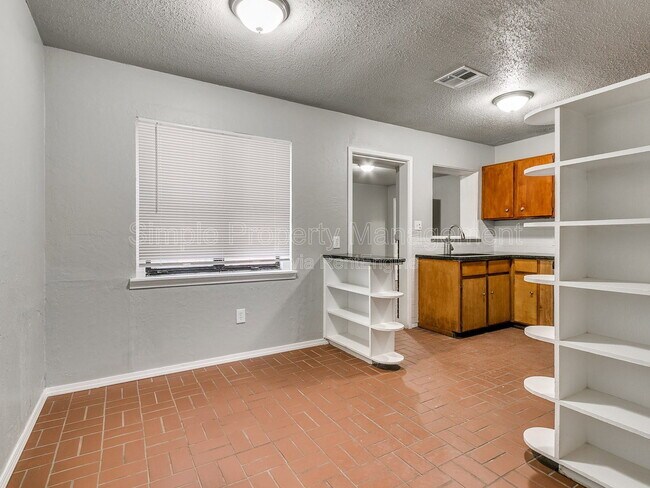 Foto del edificio - 409 E Hill Dr