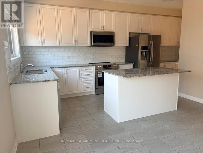 Building Photo - 4089 Canby St