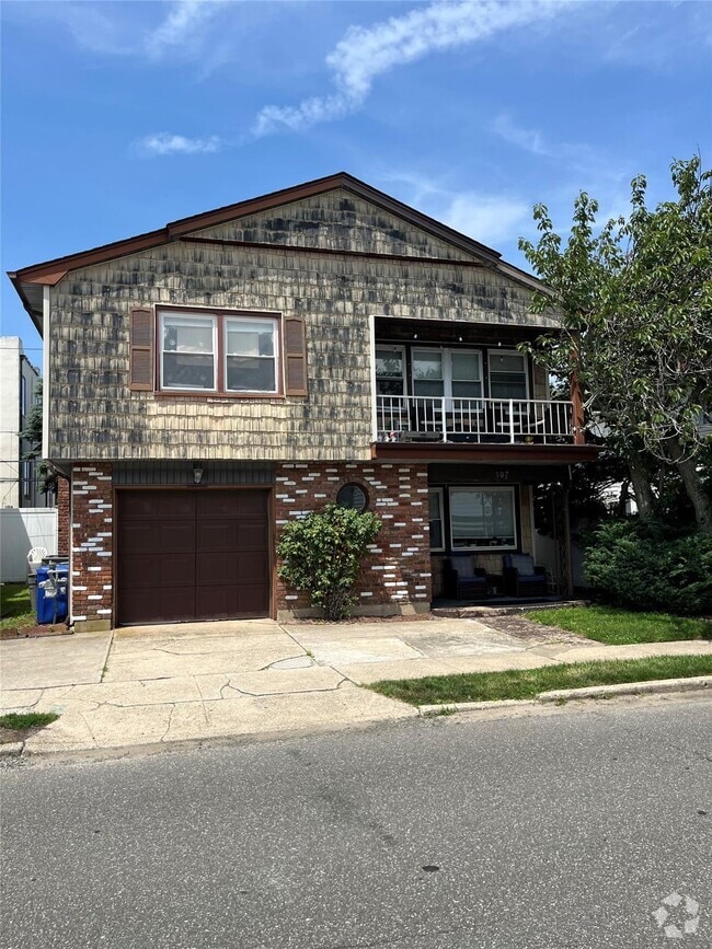 Building Photo - 107 Mitchell Ave