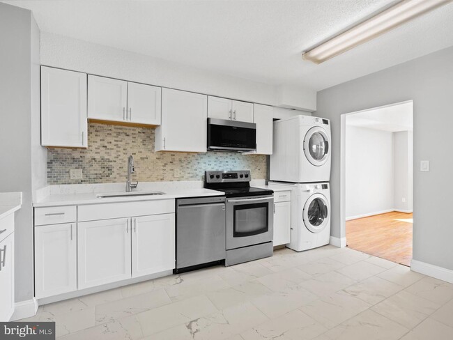 Building Photo - 3713 S George Mason Dr
