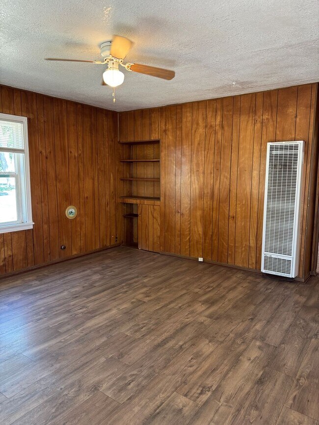 Foto del edificio - 1291 Wallis Ave