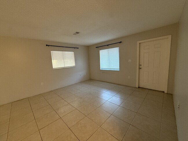 Building Photo - 202 2nd St