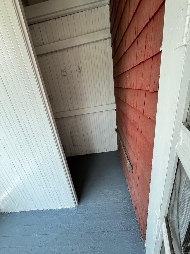 Building Photo - 67 Sisson Ave