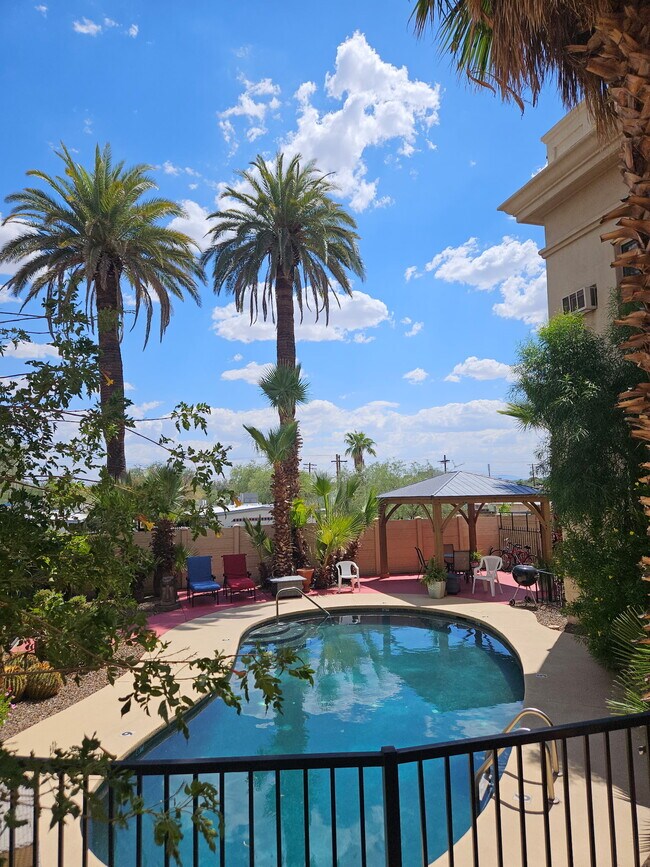 Foto del edificio - The Castle Apartments