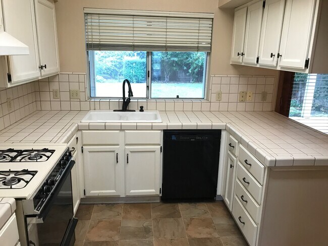 Foto del edificio - 5933 W Howard Ct