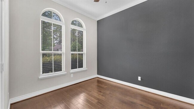 Foto del edificio - 651 Spring Forest Dr