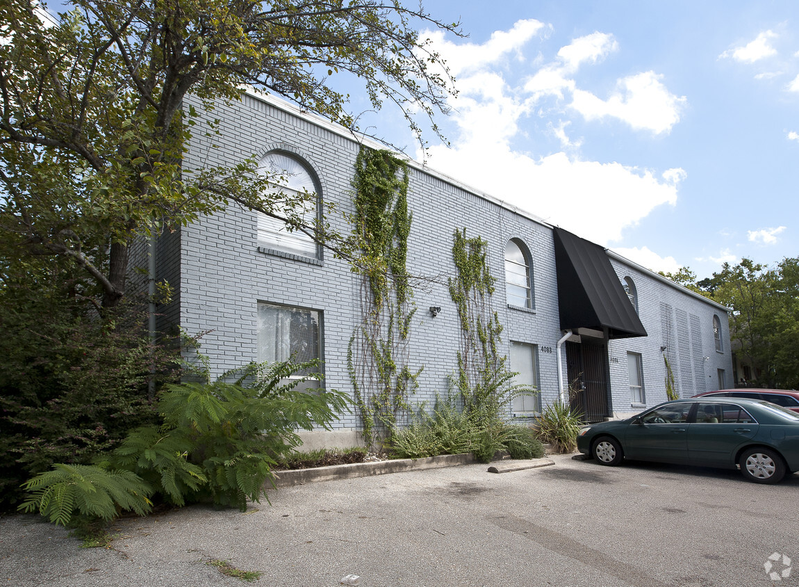 Primary Photo - Peppertree Apartments