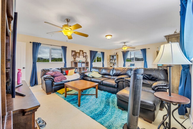 Photo - 142 Maluniu Ave House