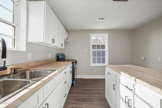 Building Photo - 216 Dameron Ave