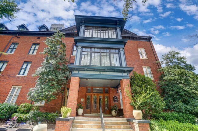 Building Photo - 2 Bedroom Condo in Fourth Ward!