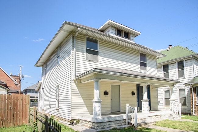 Building Photo - 374 N Holmes Ave