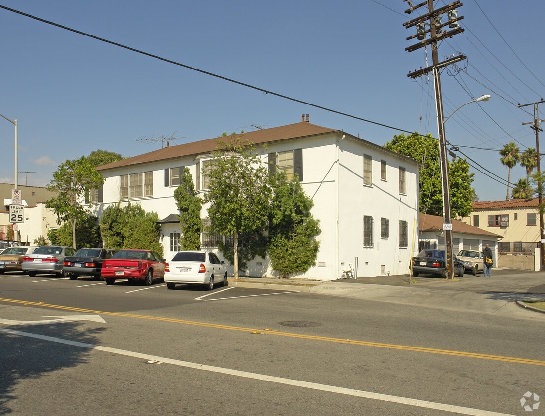 Primary Photo - 1114 N Gardner St