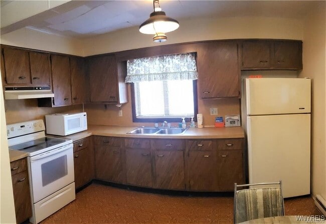 Building Photo - 139 S Main St