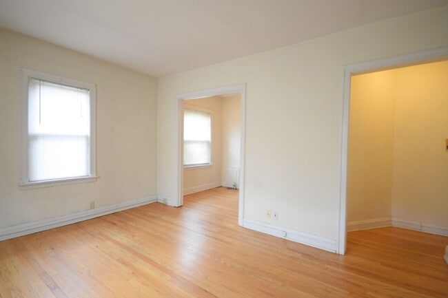 Interior Photo - 2226 Garfield Ave S