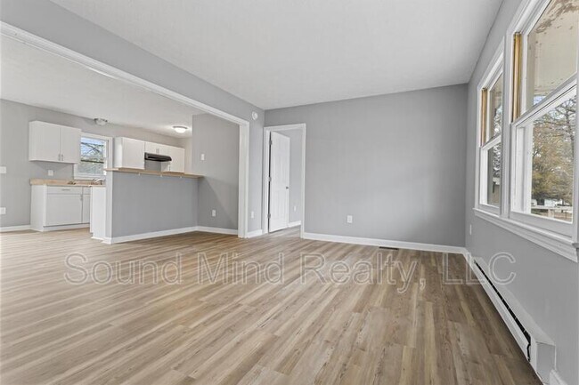 Building Photo - 1715 Birchwood Dr SE