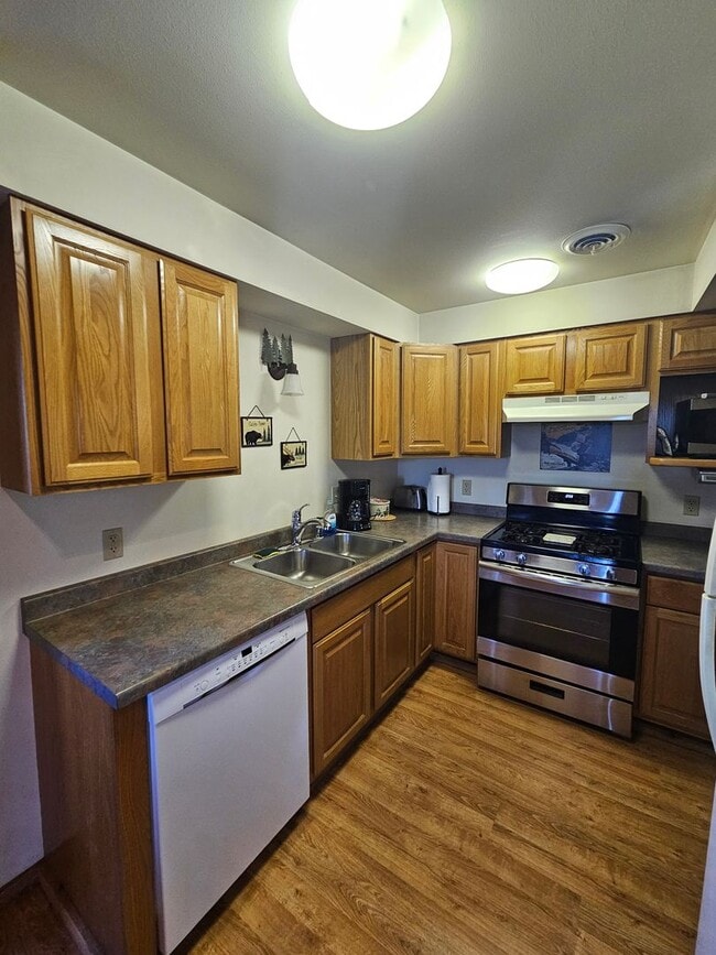 Building Photo - 2 Bed / 2 Bath Fully Furnished Cabin House in Warrens, WI!