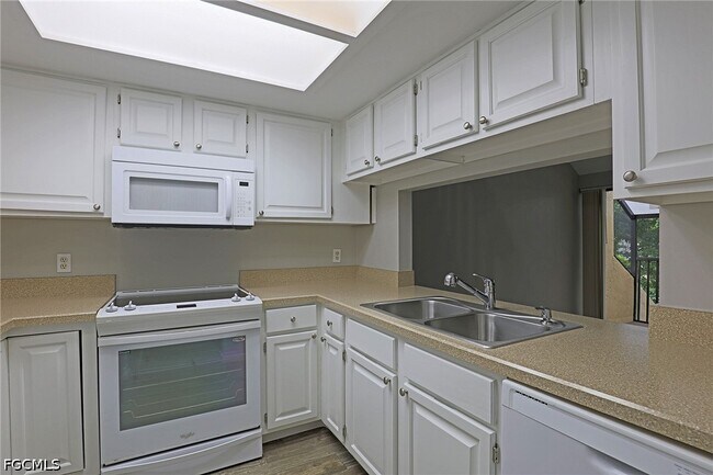 Foto del edificio - 8805 Lateen Ln