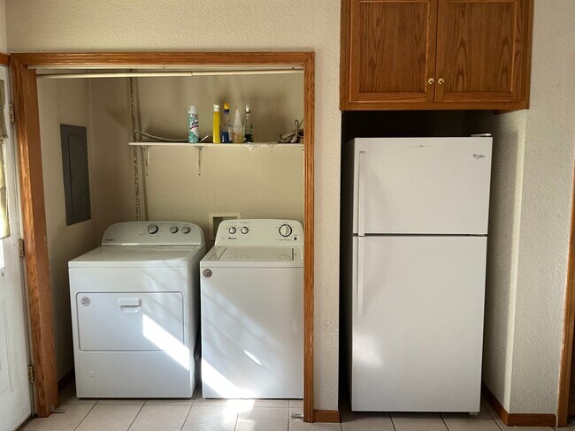 Washer/Dryer/Fridge - 305 Church St