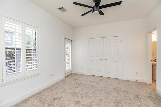 Foto del edificio - 5841 Darling St